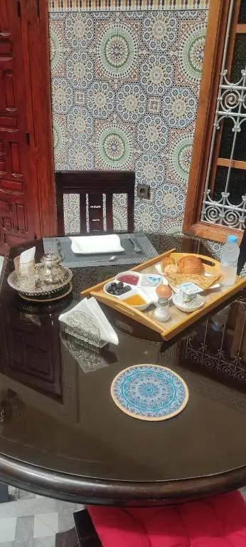 Le petit-déjeuner servi